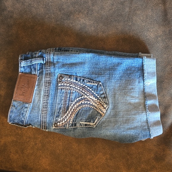 Ariya Cuffed Jean Shorts Size 5/6 - Picture 5 of 5